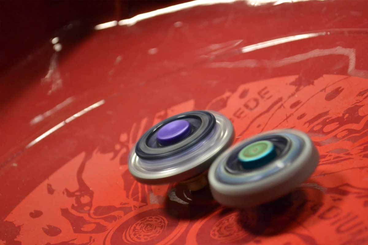 jouer-toupies-beyblades-recreation